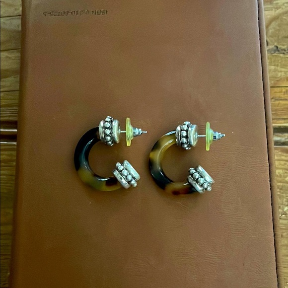 Jewelry - Tortoise Shell Hoop Earrings with Silver Accents bares vintage